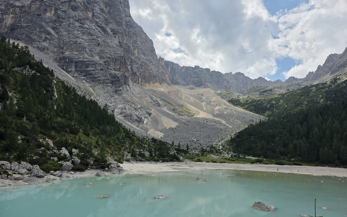 Lago di Sorapis, turquoise glacial lake beneath the Sorapis massif, Dolomites