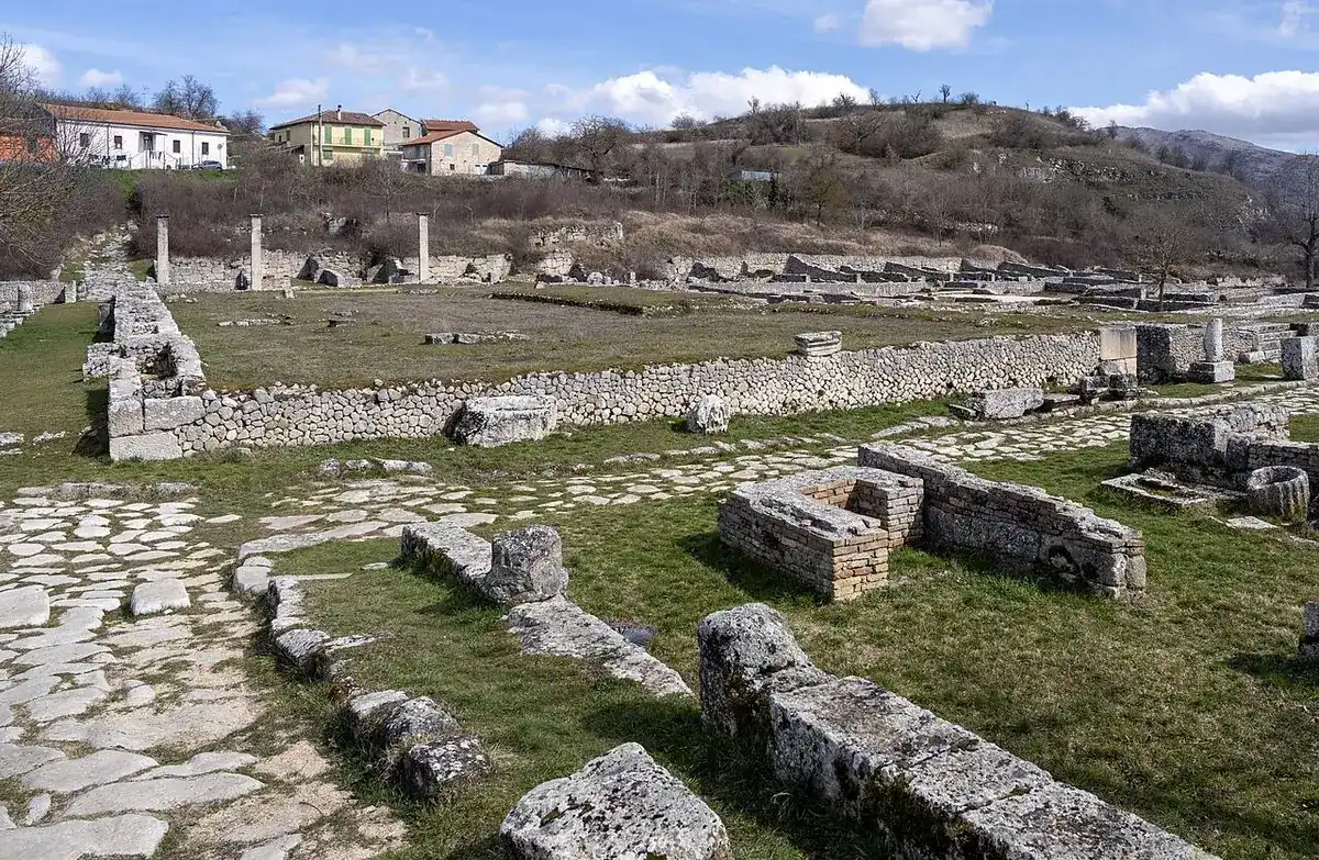 Alba Fucens — Scavi Romani Abruzzo Italy