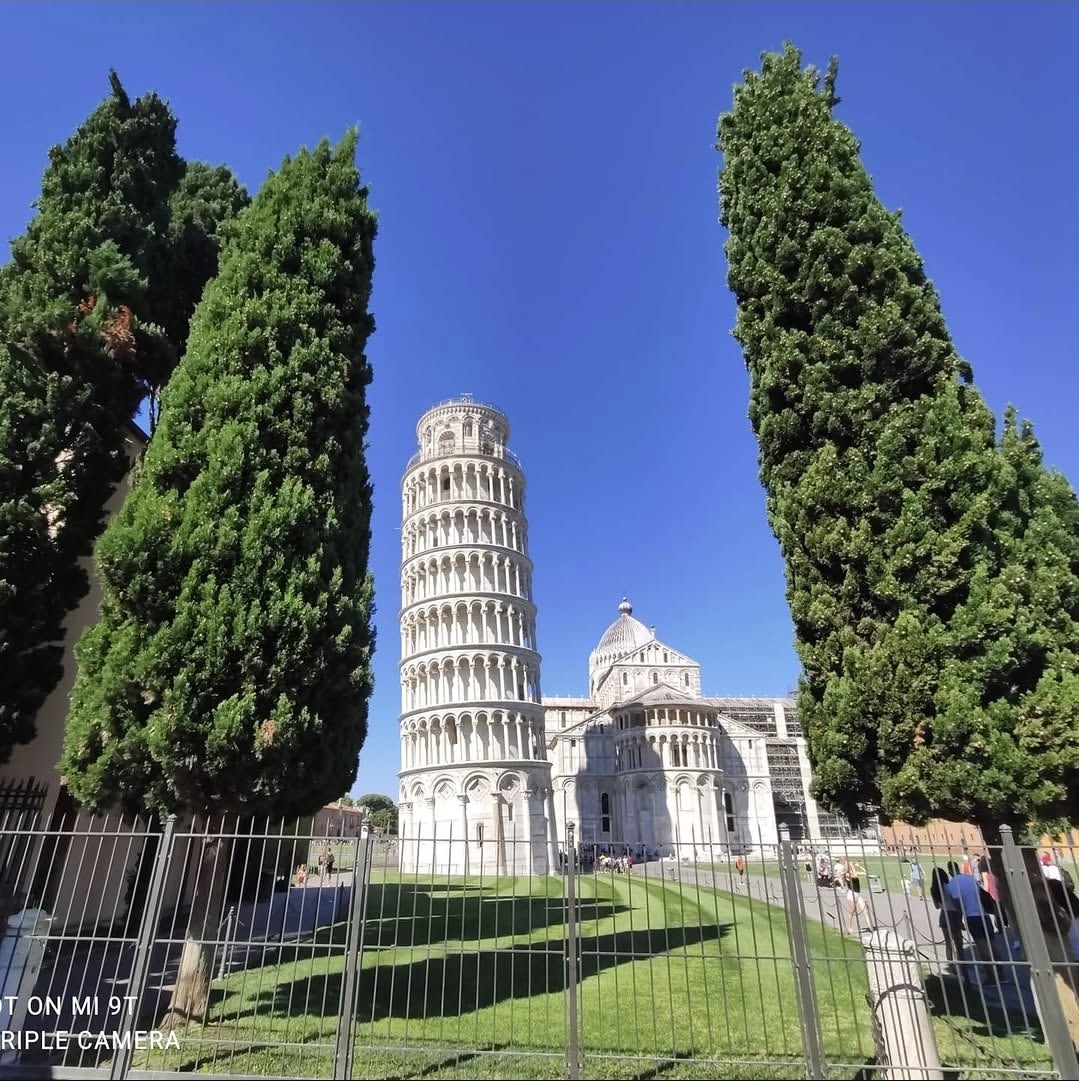 The leaning bell tower of Pisa